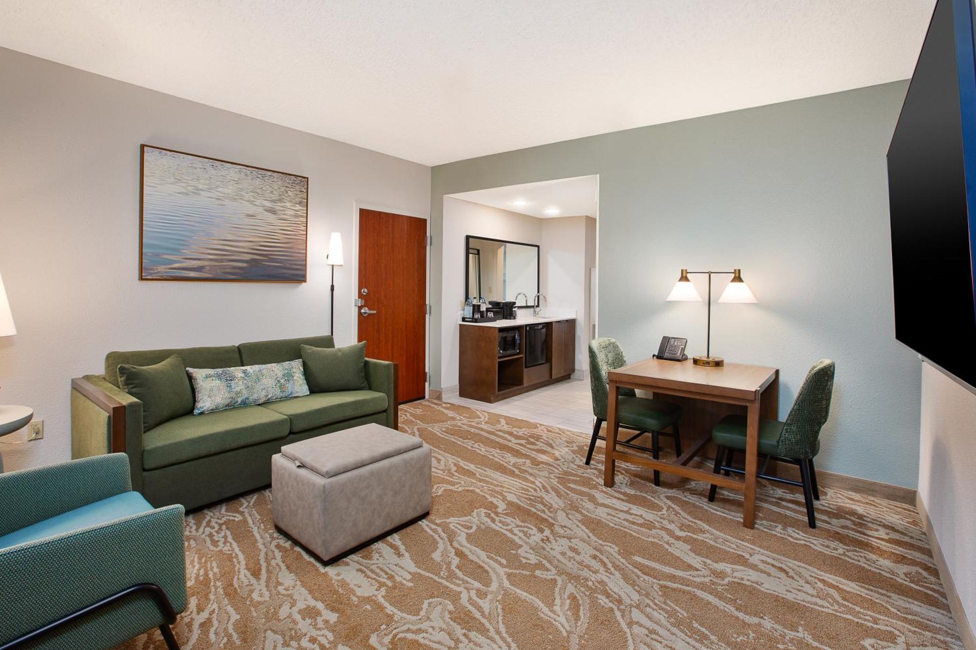 Hotel Embassy Conference Center