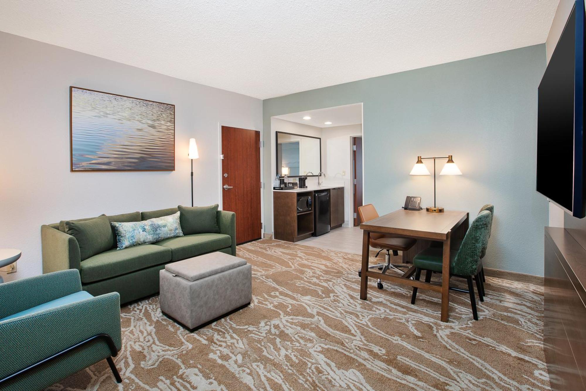 Embassy Conference Center Hotel 4*
