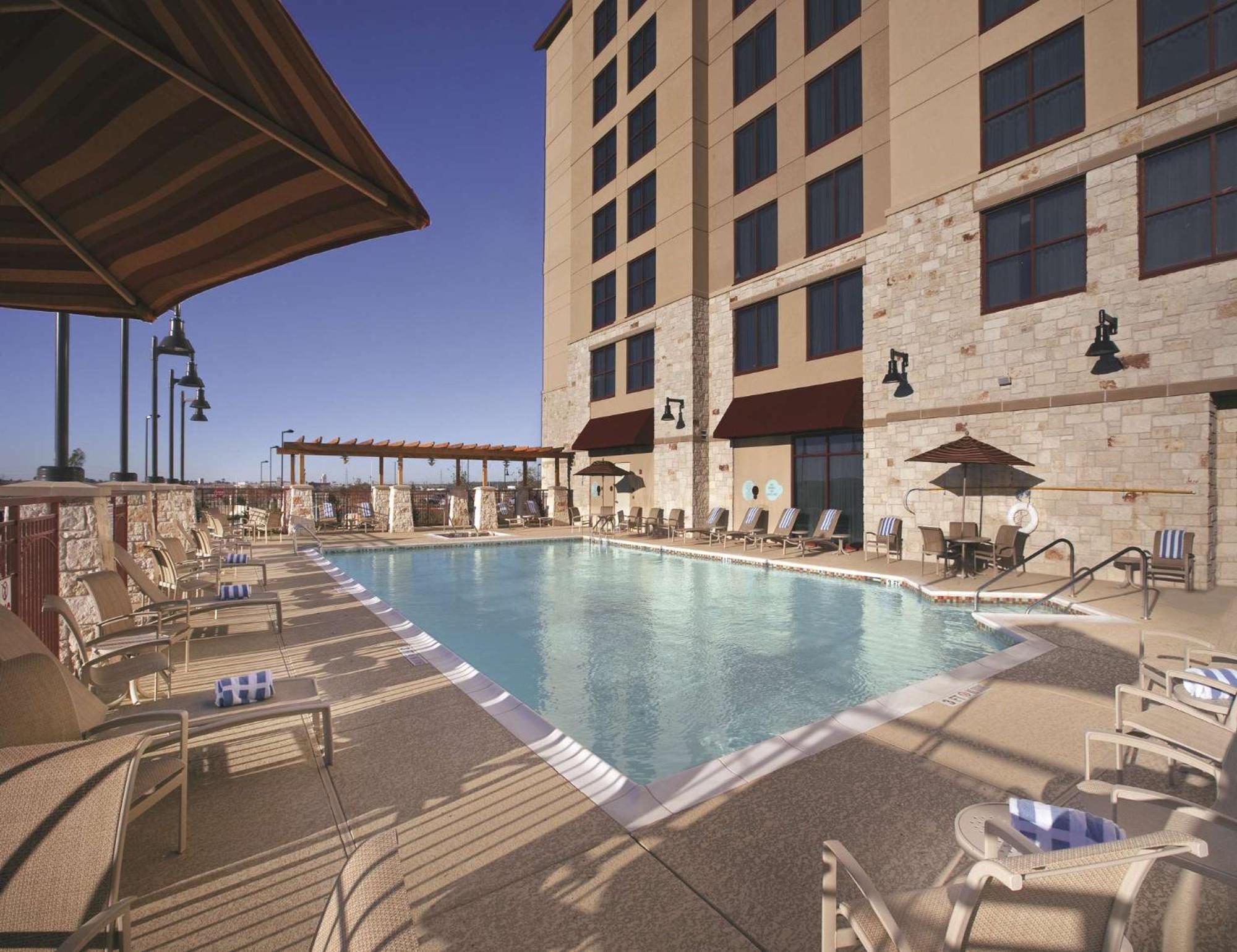Hotel Embassy Conference Center 4*