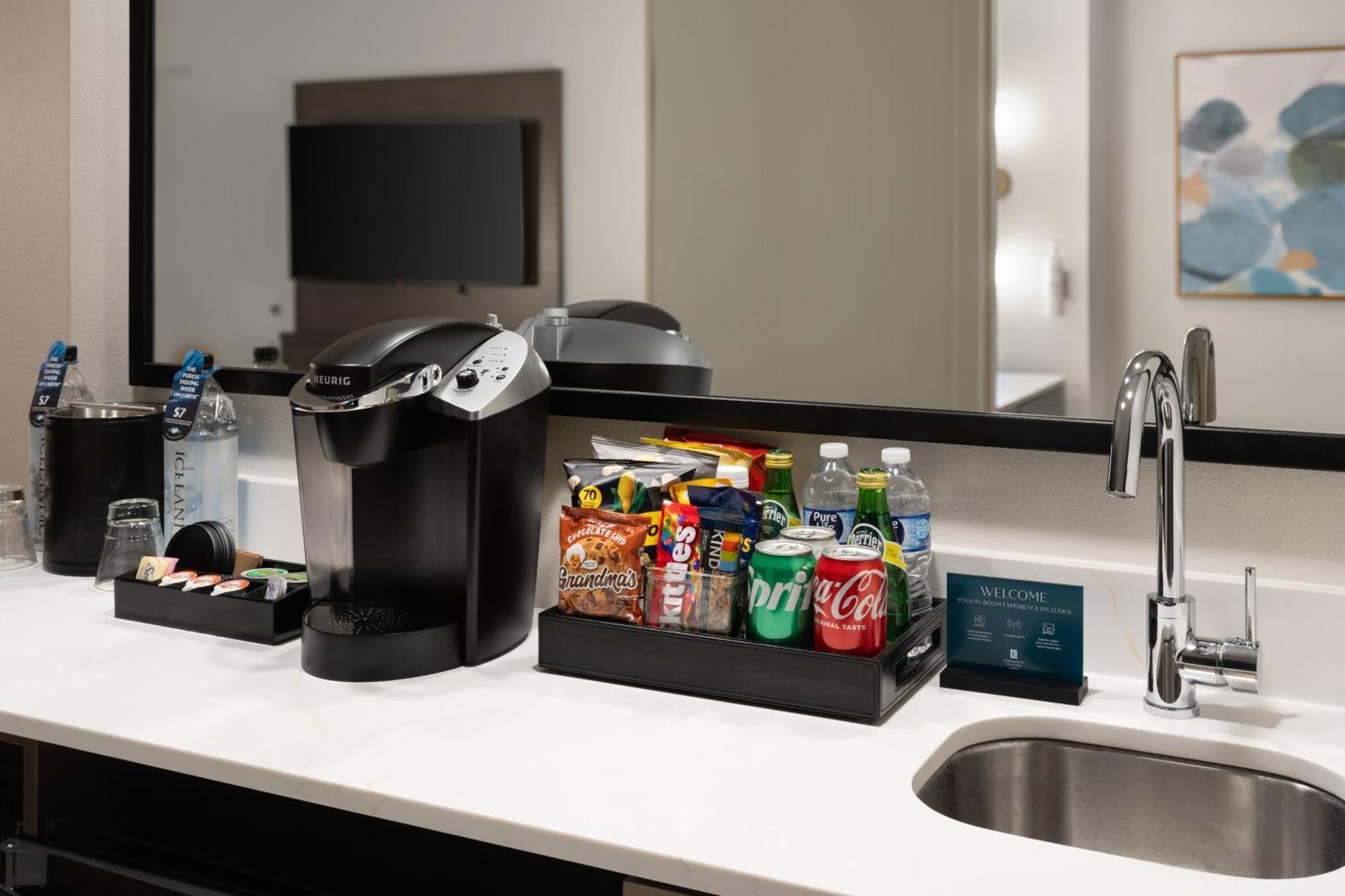 Hotel Embassy Conference Center 4*