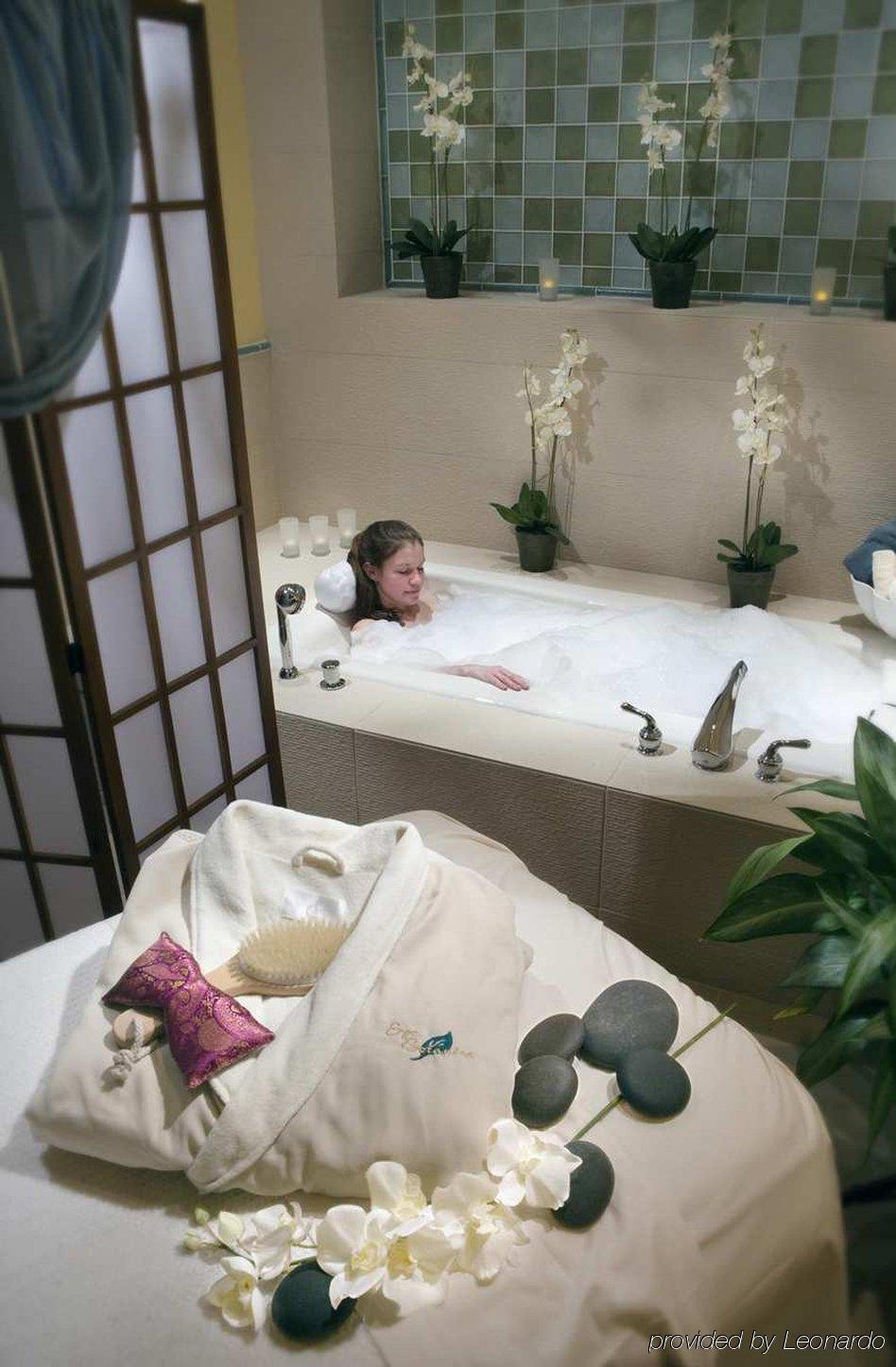 Embassy Conference Center Hotel 4*